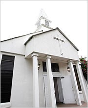 ハピネスウエディング　ハワイ挙式003 ホノルル・チャーチ・オブ・ゴッド教会挙式